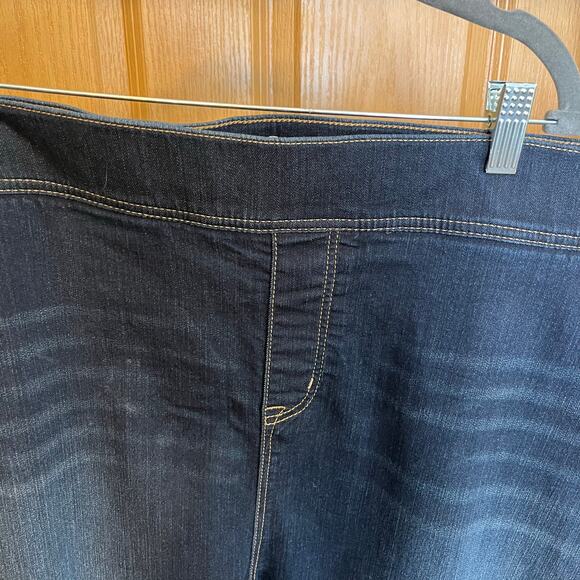 Torrid Jeans size 6 R plus size equal to approximately 28 R in US sizes - Picture 3 of 4